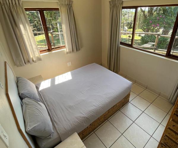 4-Sleeper Chalet (En-suite) 2 4